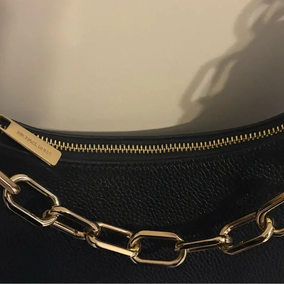 Michael Kors Black Shoulder Bag with Gold Chain - Picture 2 of 4